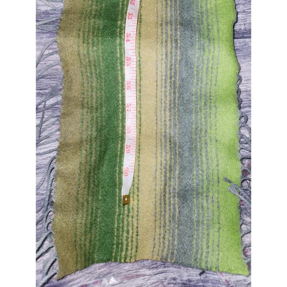 Victoire Mathieu Paris Wool Blend Green Fringe Neck Scarf - Picture 4 of 6